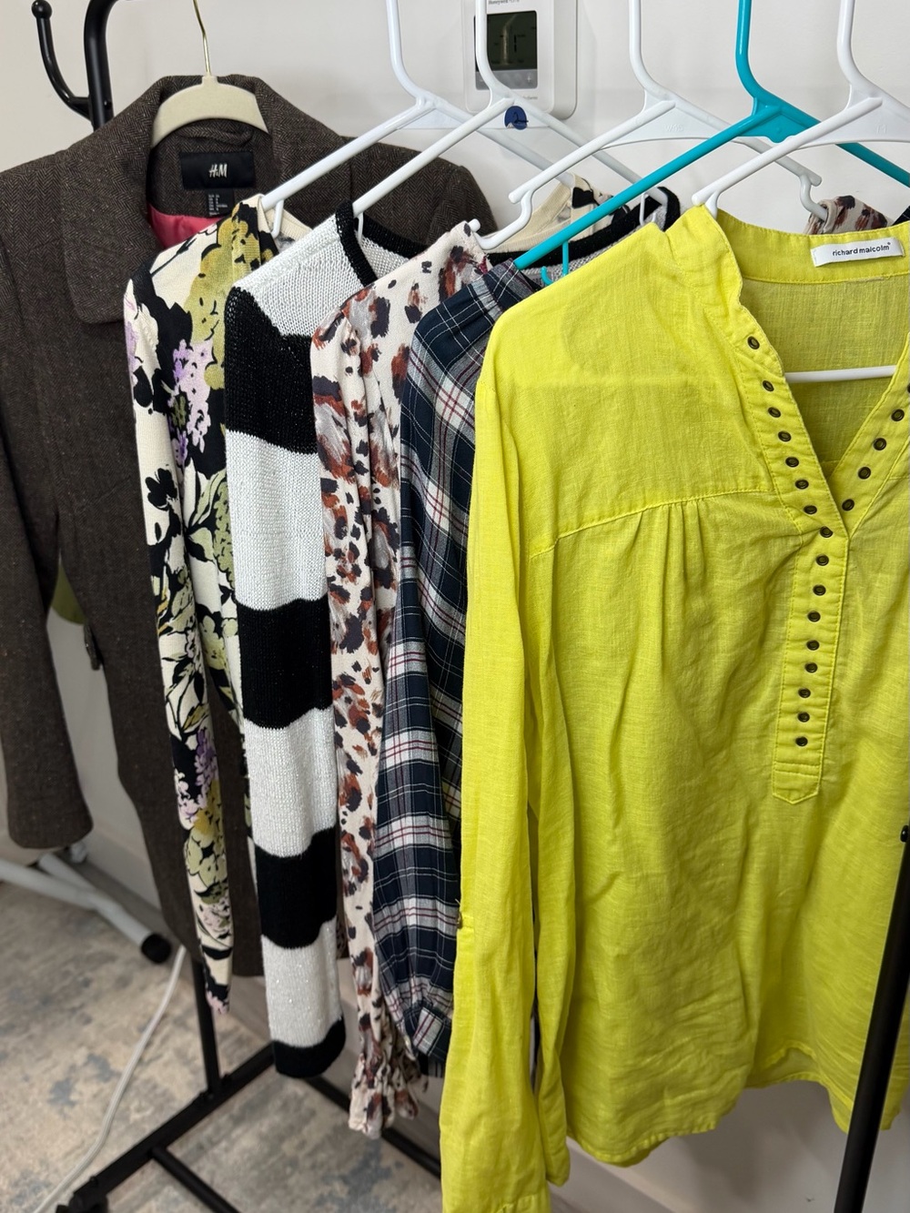 Women’s Size S Clothing Bundle 6 Pieces